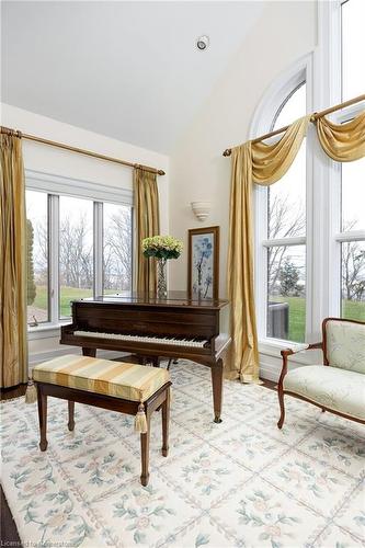 75 Ridge Road, Stoney Creek, ON - Indoor Photo Showing Living Room