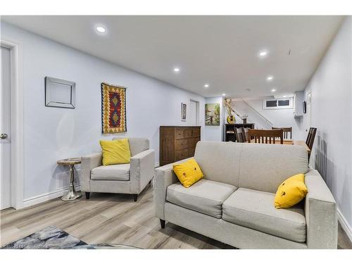 71 Lee Avenue, Simcoe, ON - Indoor Photo Showing Living Room