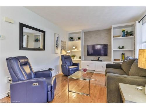 71 Lee Avenue, Simcoe, ON - Indoor Photo Showing Living Room