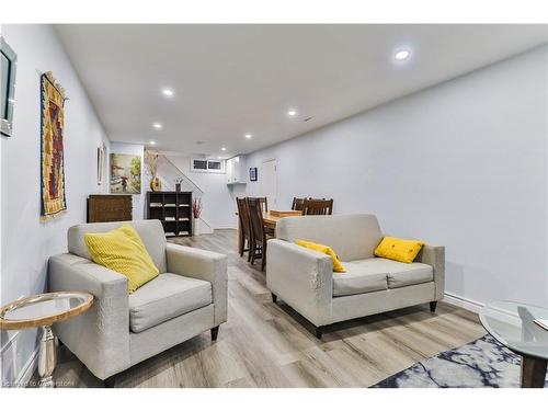 71 Lee Avenue, Simcoe, ON - Indoor Photo Showing Living Room