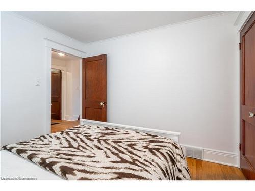 56 Newton Avenue, Hamilton, ON - Indoor Photo Showing Bedroom