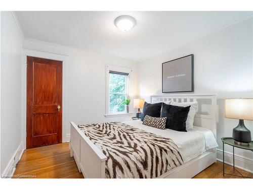 56 Newton Avenue, Hamilton, ON - Indoor Photo Showing Bedroom