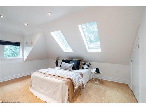 56 Newton Avenue, Hamilton, ON - Indoor Photo Showing Bedroom