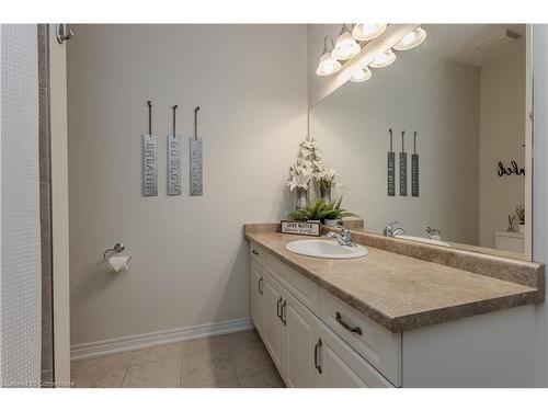 24 Manorwood Drive, Smithville, ON - Indoor Photo Showing Bathroom