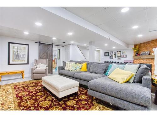 580 Fifty Road, Stoney Creek, ON - Indoor Photo Showing Living Room