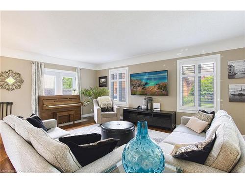 580 Fifty Road, Stoney Creek, ON - Indoor Photo Showing Living Room