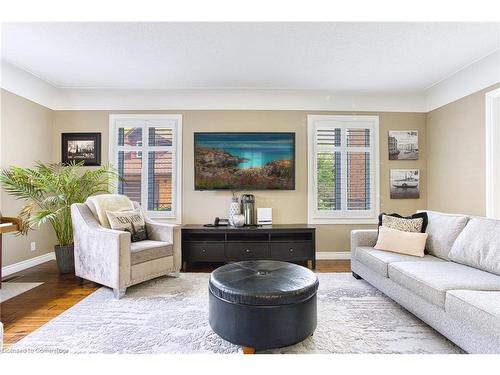 580 Fifty Road, Stoney Creek, ON - Indoor Photo Showing Living Room