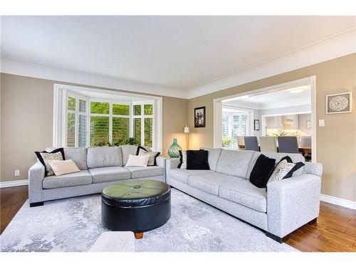 580 Fifty Road, Stoney Creek, ON - Indoor Photo Showing Living Room