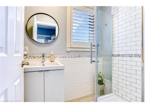 580 Fifty Road, Stoney Creek, ON - Indoor Photo Showing Bathroom