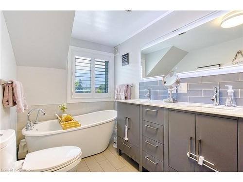 580 Fifty Road, Stoney Creek, ON - Indoor Photo Showing Bathroom