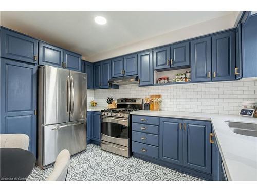 18 Warwick Road, Stoney Creek, ON - Indoor Photo Showing Kitchen With Stainless Steel Kitchen