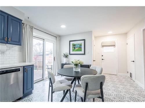 18 Warwick Road, Stoney Creek, ON - Indoor Photo Showing Dining Room