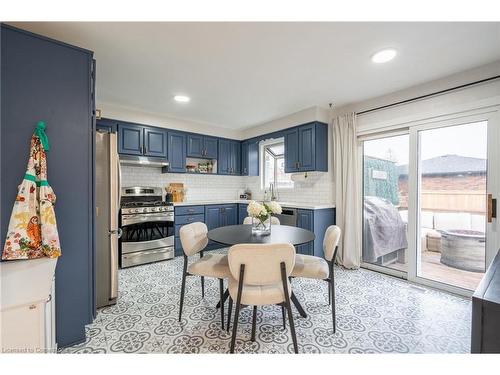 18 Warwick Road, Stoney Creek, ON - Indoor Photo Showing Dining Room