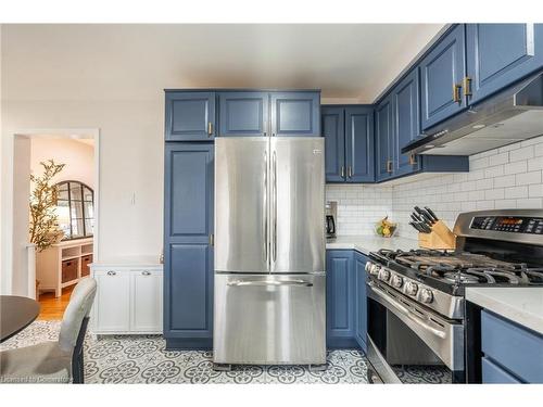 18 Warwick Road, Stoney Creek, ON - Indoor Photo Showing Kitchen With Stainless Steel Kitchen With Upgraded Kitchen