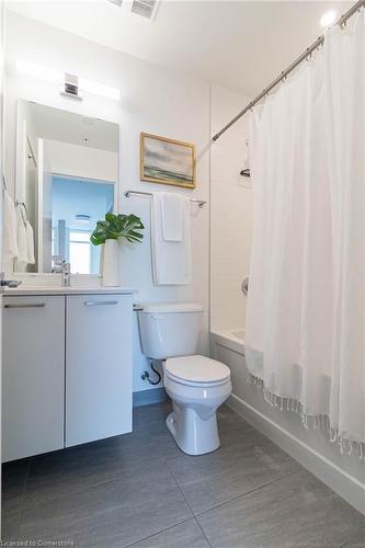 206-455 Charlton Avenue E, Hamilton, ON - Indoor Photo Showing Bathroom