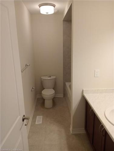 32-620 Colborne Street W, Brantford, ON - Indoor Photo Showing Bathroom