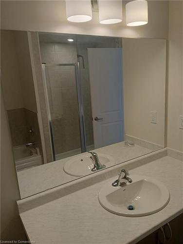 32-620 Colborne Street W, Brantford, ON - Indoor Photo Showing Bathroom