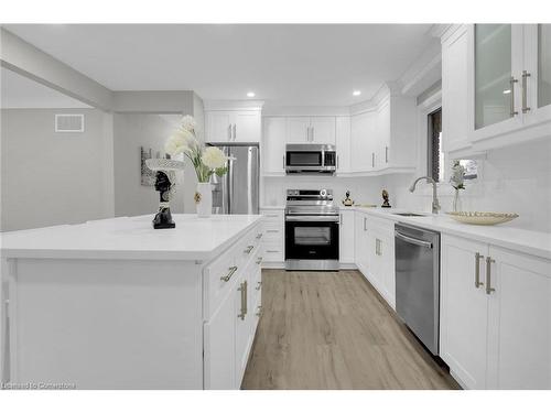 72 Sanatorium Road, Hamilton, ON - Indoor Photo Showing Kitchen With Upgraded Kitchen