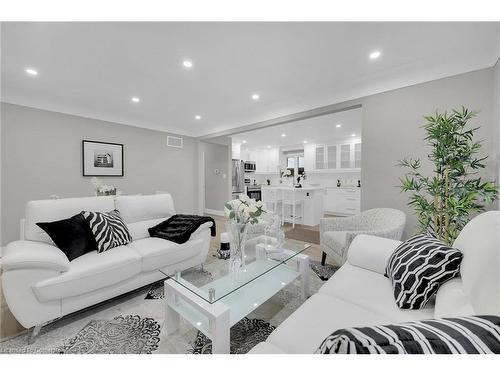 72 Sanatorium Road, Hamilton, ON - Indoor Photo Showing Living Room