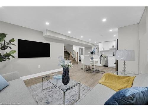 72 Sanatorium Road, Hamilton, ON - Indoor Photo Showing Living Room