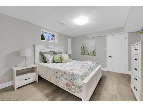 72 Sanatorium Road, Hamilton, ON - Indoor Photo Showing Bedroom