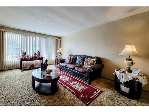 419 Red Oak Avenue, Hamilton, ON - Indoor Photo Showing Living Room