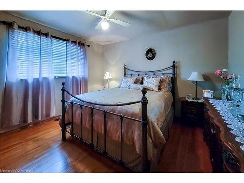 419 Red Oak Avenue, Hamilton, ON - Indoor Photo Showing Bedroom