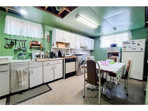 419 Red Oak Avenue, Hamilton, ON - Indoor Photo Showing Kitchen