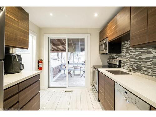 109 Royal Avenue, Hamilton, ON - Indoor Photo Showing Kitchen