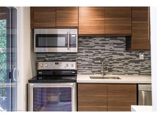 109 Royal Avenue, Hamilton, ON - Indoor Photo Showing Kitchen With Upgraded Kitchen