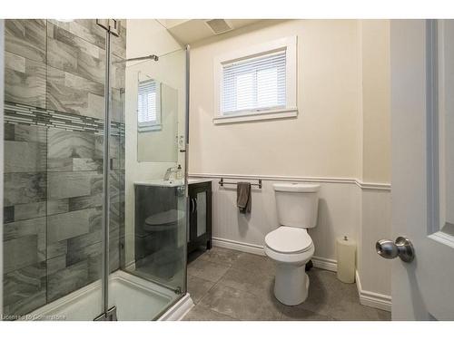 109 Royal Avenue, Hamilton, ON - Indoor Photo Showing Bathroom