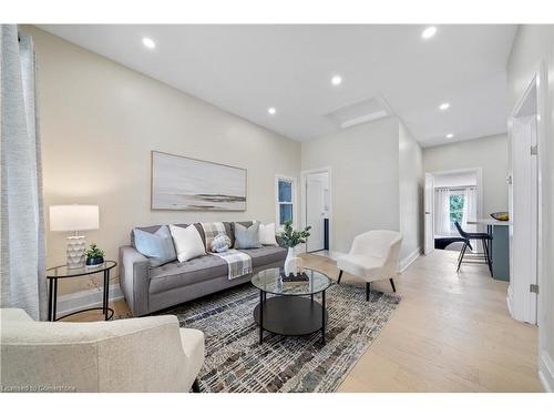 22 Windsor Street, Hamilton, ON - Indoor Photo Showing Living Room