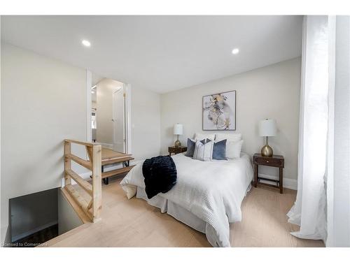 22 Windsor Street, Hamilton, ON - Indoor Photo Showing Bedroom