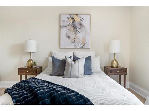 22 Windsor Street, Hamilton, ON - Indoor Photo Showing Bedroom