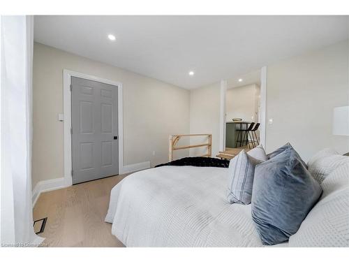 22 Windsor Street, Hamilton, ON - Indoor Photo Showing Bedroom