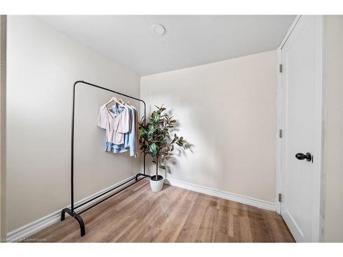 22 Windsor Street, Hamilton, ON - Indoor Photo Showing Other Room