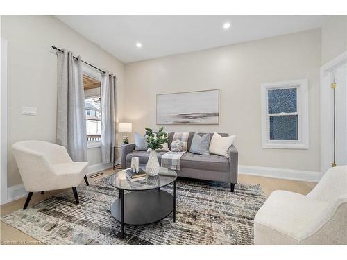 22 Windsor Street, Hamilton, ON - Indoor Photo Showing Living Room