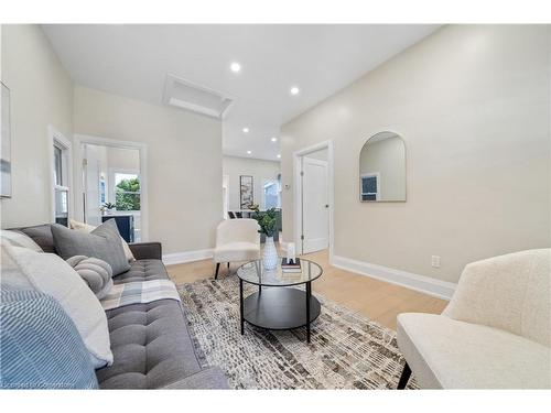 22 Windsor Street, Hamilton, ON - Indoor Photo Showing Living Room