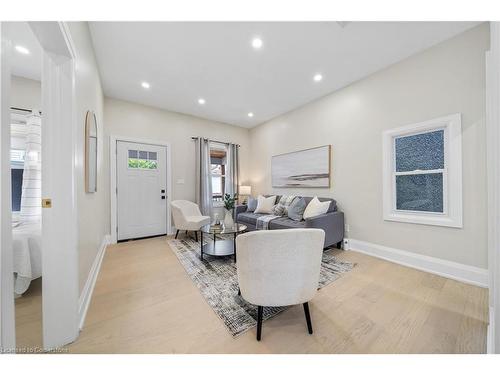 22 Windsor Street, Hamilton, ON - Indoor Photo Showing Living Room