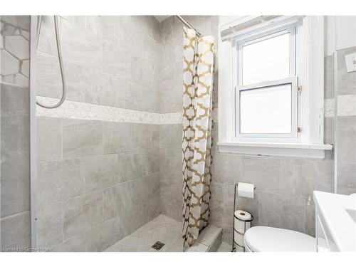 6584 Orchard Avenue, Niagara Falls, ON - Indoor Photo Showing Bathroom