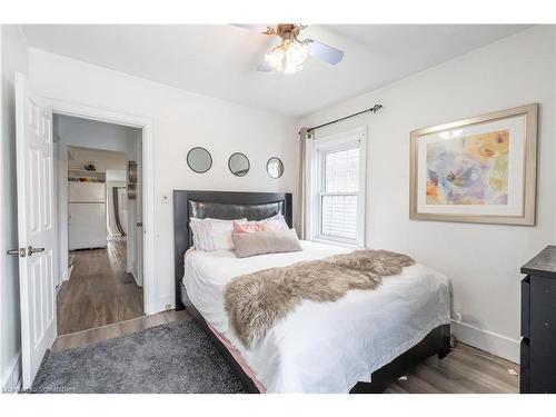 6584 Orchard Avenue, Niagara Falls, ON - Indoor Photo Showing Bedroom