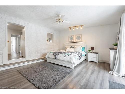 6584 Orchard Avenue, Niagara Falls, ON - Indoor Photo Showing Bedroom