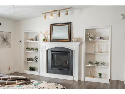 6584 Orchard Avenue, Niagara Falls, ON - Indoor Photo Showing Living Room With Fireplace