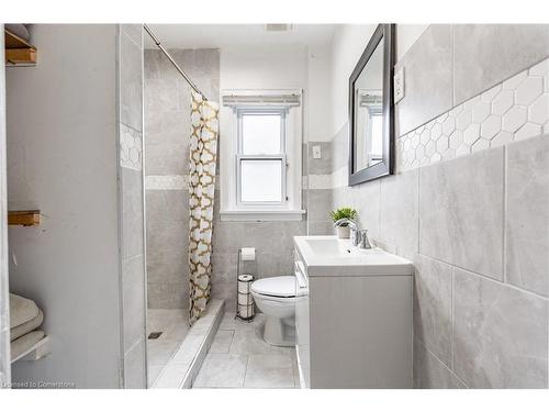 6584 Orchard Avenue, Niagara Falls, ON - Indoor Photo Showing Bathroom