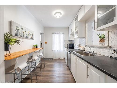 6584 Orchard Avenue, Niagara Falls, ON - Indoor Photo Showing Kitchen With Double Sink