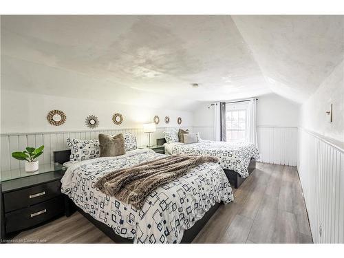 6584 Orchard Avenue, Niagara Falls, ON - Indoor Photo Showing Bedroom