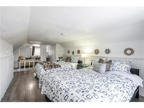 6584 Orchard Avenue, Niagara Falls, ON - Indoor Photo Showing Bedroom