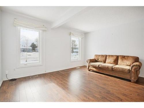 77 Cranbrook Drive, Hamilton, ON - Indoor Photo Showing Living Room