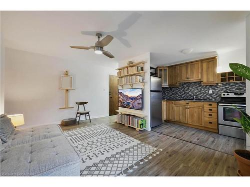 407-40 Robinson Street, Hamilton, ON - Indoor Photo Showing Kitchen