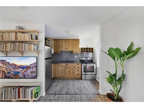 407-40 Robinson Street, Hamilton, ON - Indoor Photo Showing Kitchen